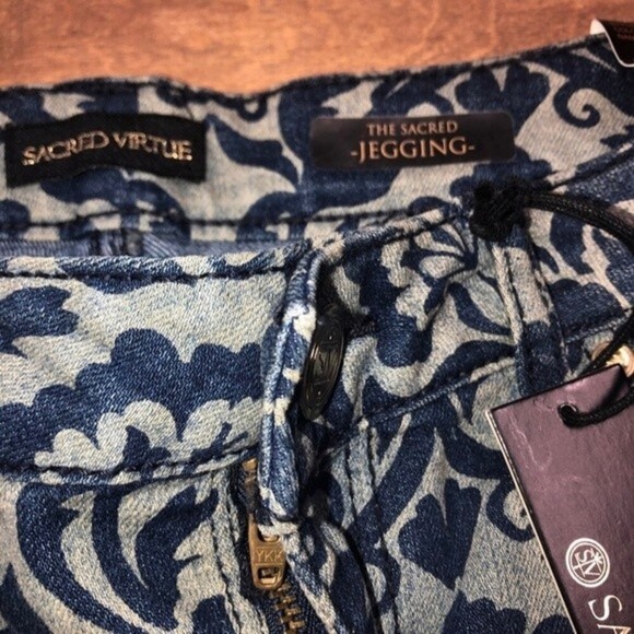 sacred virtue 9R juniors damask print jeans New with tags - Picture 3 of 6